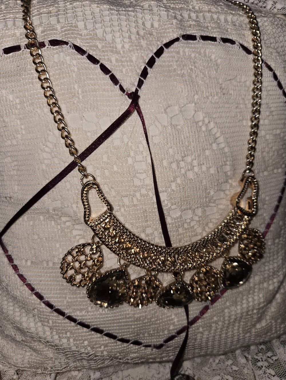 Gold-Tone Statement Necklace – Elegant Women’s Fashion Jewelry